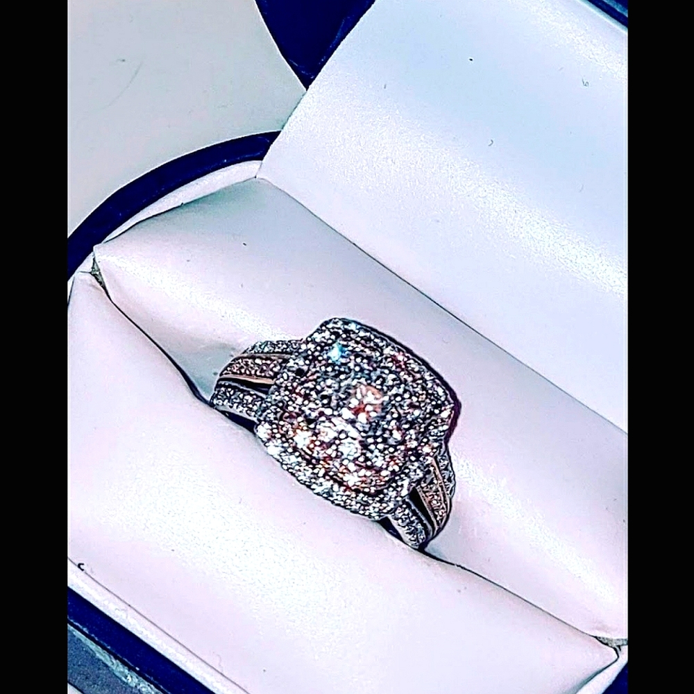 SHOW STOPPER ~ 14K White Gold ~ Yeĺow Gold Detail